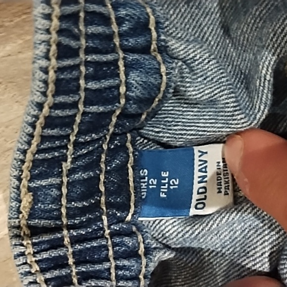 Girls old navy size 12 jean shorts - Picture 3 of 3